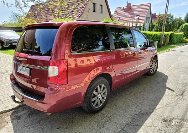 Chrysler Town &amp; Country cena 51000 przebieg: 248000, rok produkcji 2013 z Gliwice małe 22